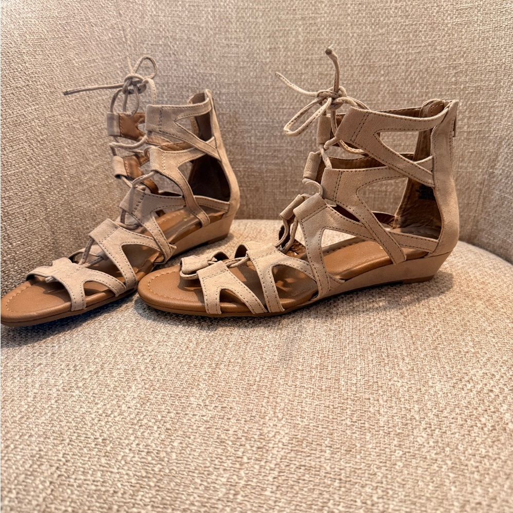 Tan gladiator sandals by Nicole. Size 8.5 - Picture 3 of 9